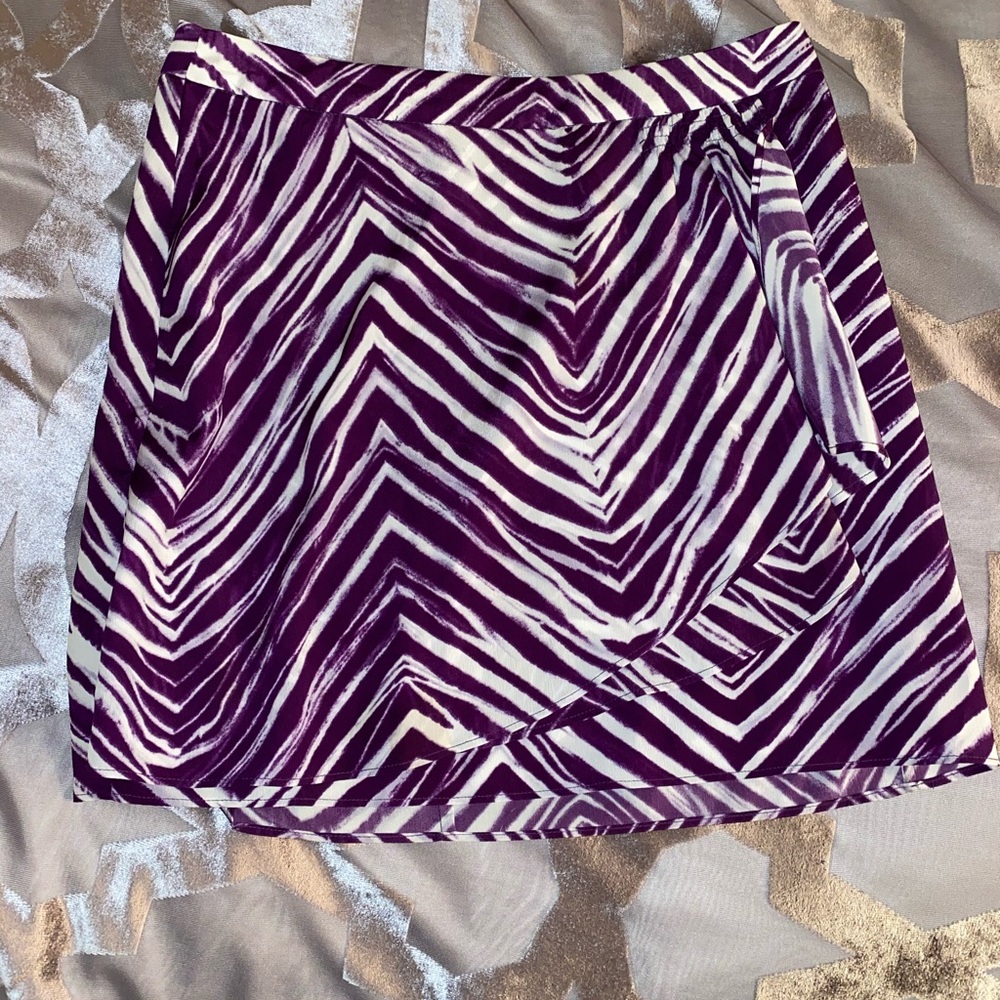 BCBGMaxAzaria Short High Waisted Skirt